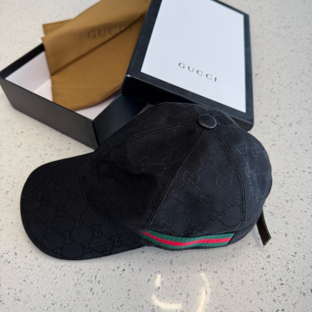 Gucci Black Cap with Green and Red Stripe